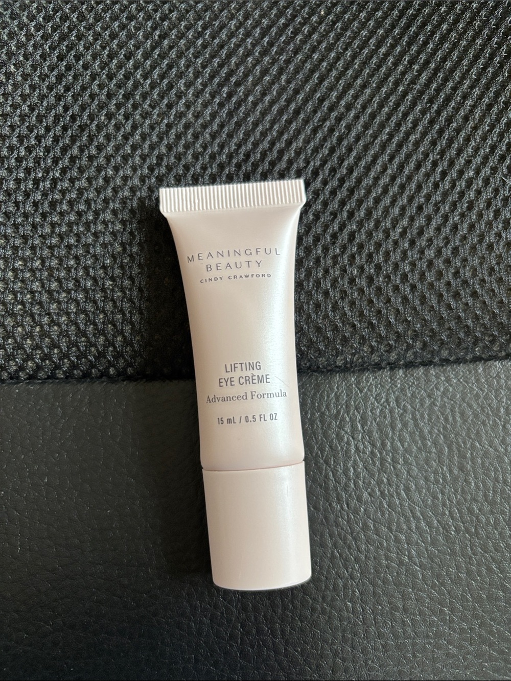Meaningful Beauty Lifting Eye Crème - Pale Pink Tube